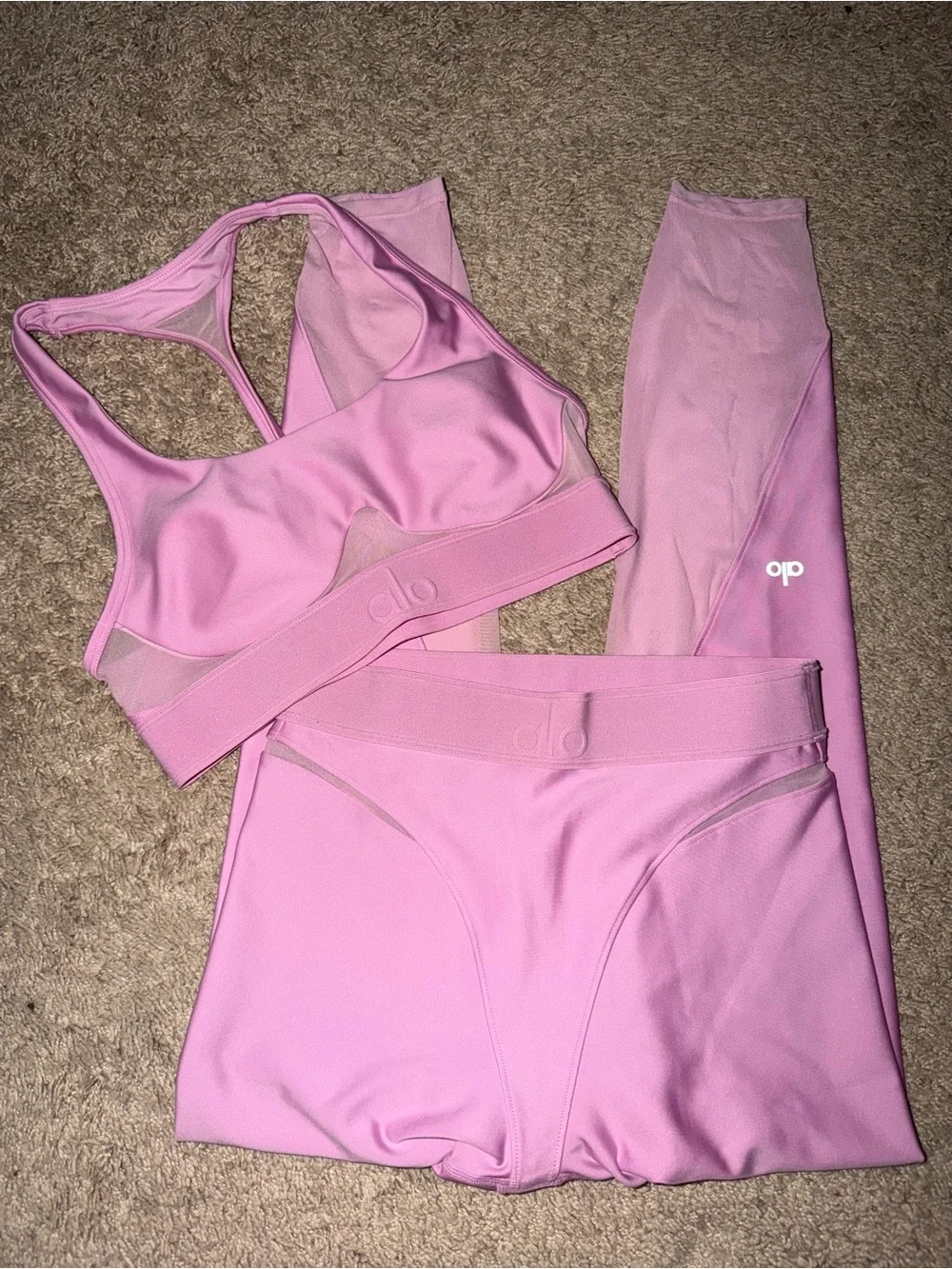 ALO Yoga Women's Lilac Mesh-Panel Sports Bra airlift rebel in candy heart